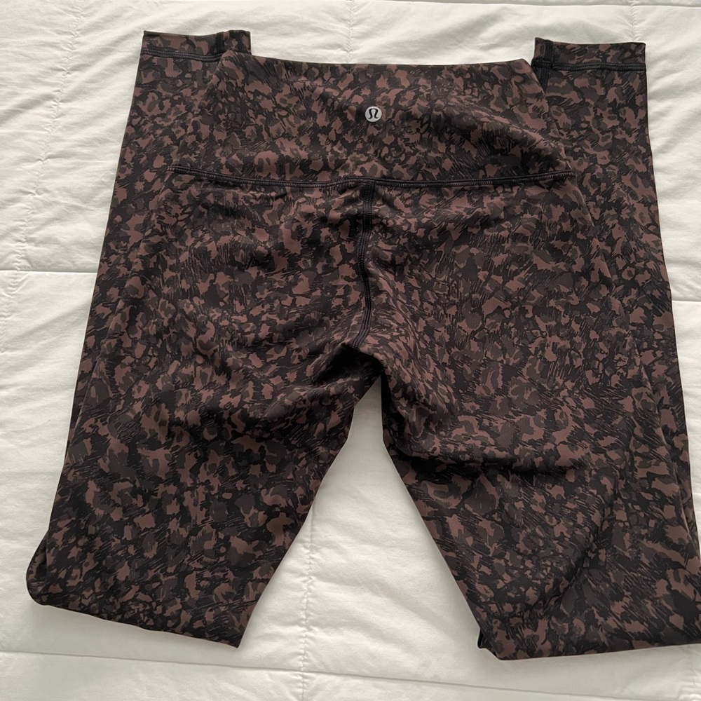 Lululemon brown and black leggings. Size 4. 🤎
